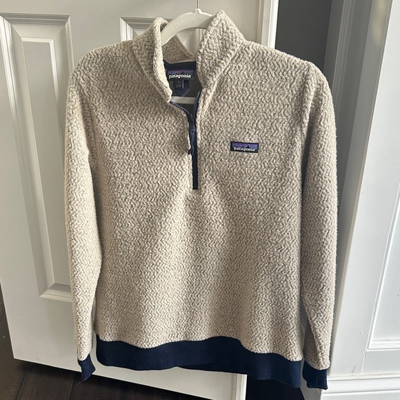 Patagonia Tan Fleece with Navy Accents - Picture 1 of 1